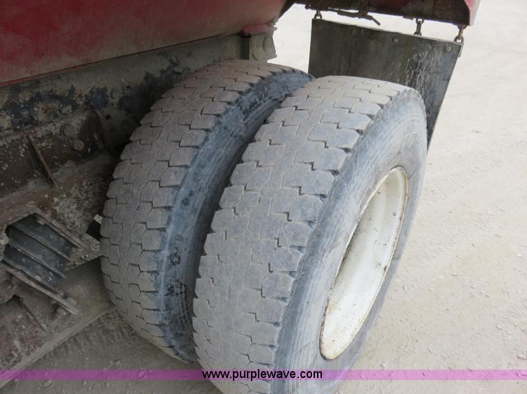 image for item I2400 1999 Sterling LT8511 dump truck