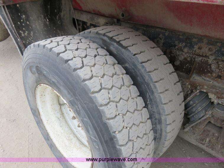 image for item I2400 1999 Sterling LT8511 dump truck