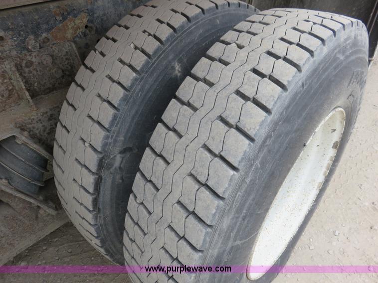 image for item I2400 1999 Sterling LT8511 dump truck