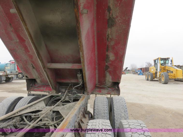 image for item I2400 1999 Sterling LT8511 dump truck