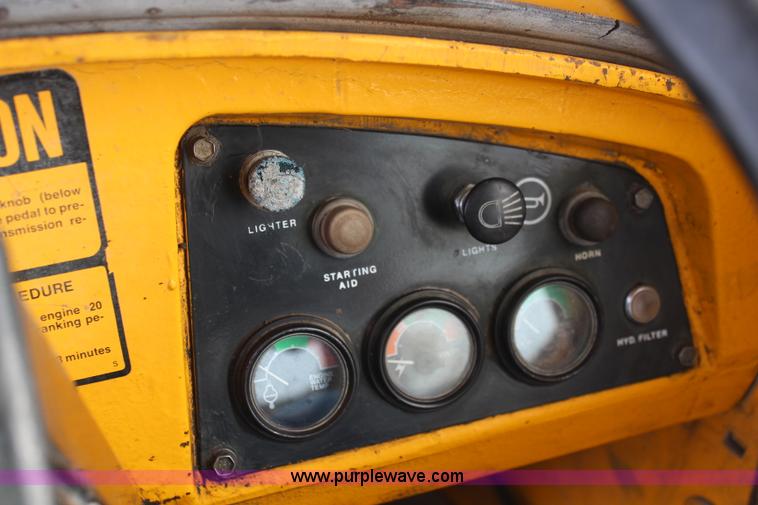 image for item I2405 1977 John Deere 544B wheel loader