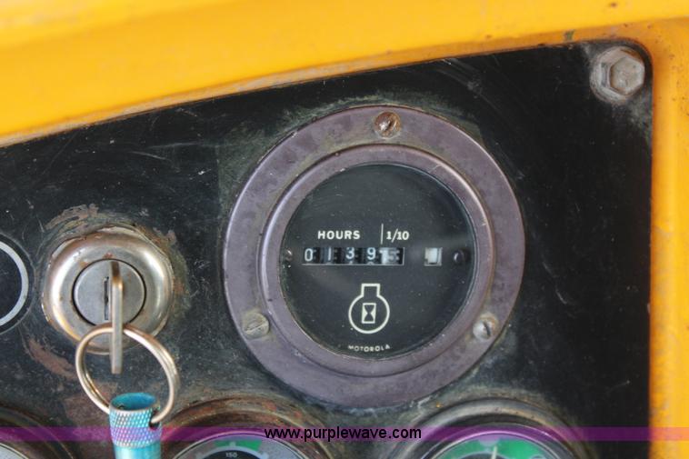 image for item I2405 1977 John Deere 544B wheel loader