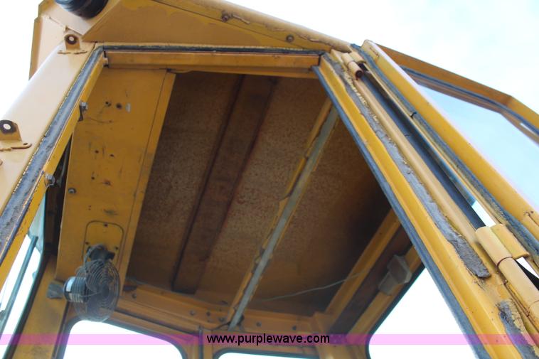 image for item I2405 1977 John Deere 544B wheel loader