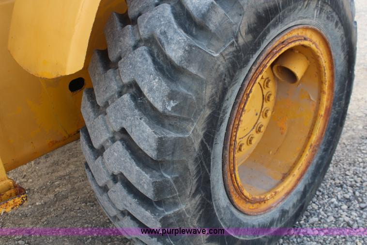 image for item I2405 1977 John Deere 544B wheel loader