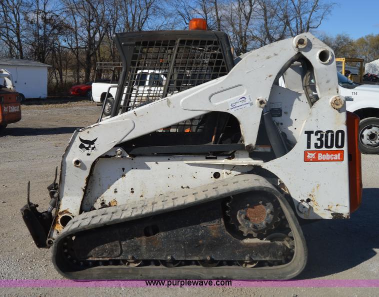 image for item I2916 2005 Bobcat T300 skid steer