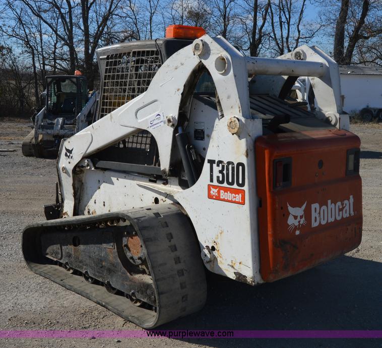 image for item I2916 2005 Bobcat T300 skid steer