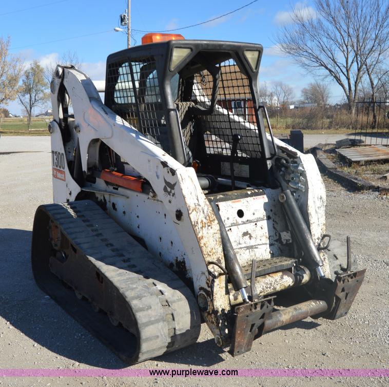 image for item I2916 2005 Bobcat T300 skid steer