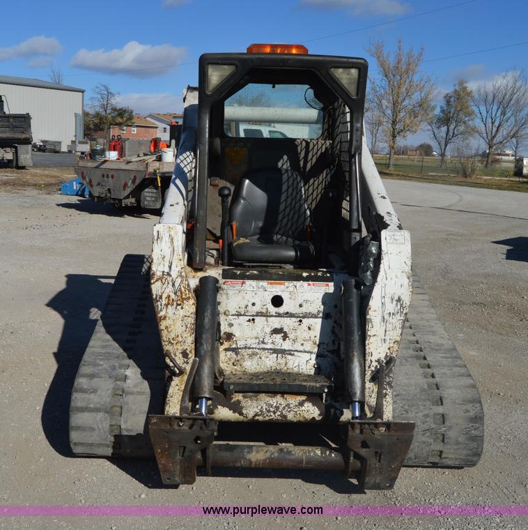 image for item I2916 2005 Bobcat T300 skid steer