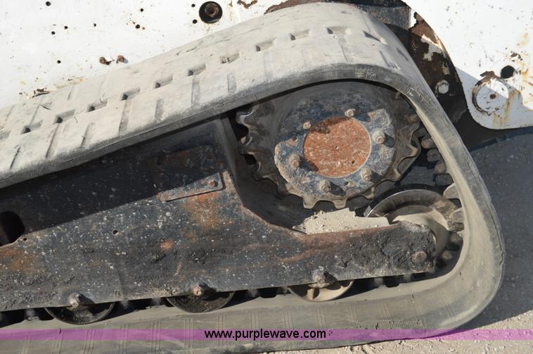 image for item I2916 2005 Bobcat T300 skid steer