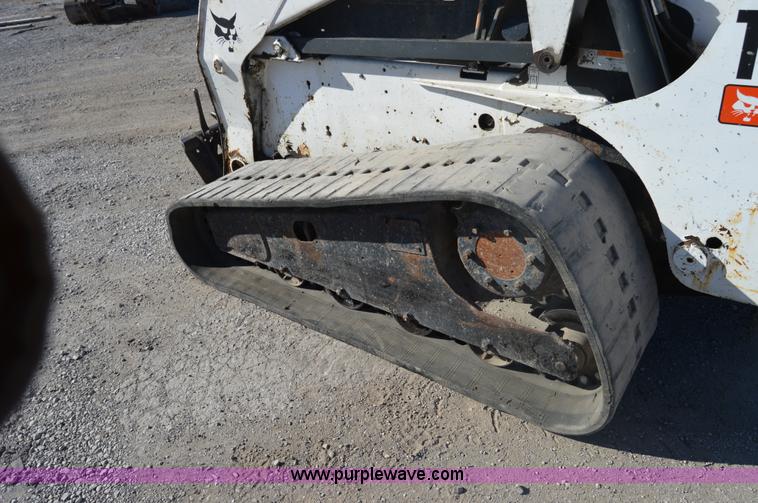 image for item I2916 2005 Bobcat T300 skid steer