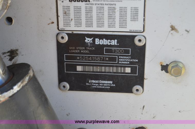 image for item I2916 2005 Bobcat T300 skid steer