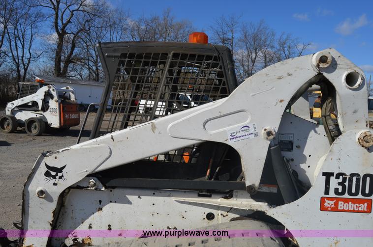 image for item I2916 2005 Bobcat T300 skid steer