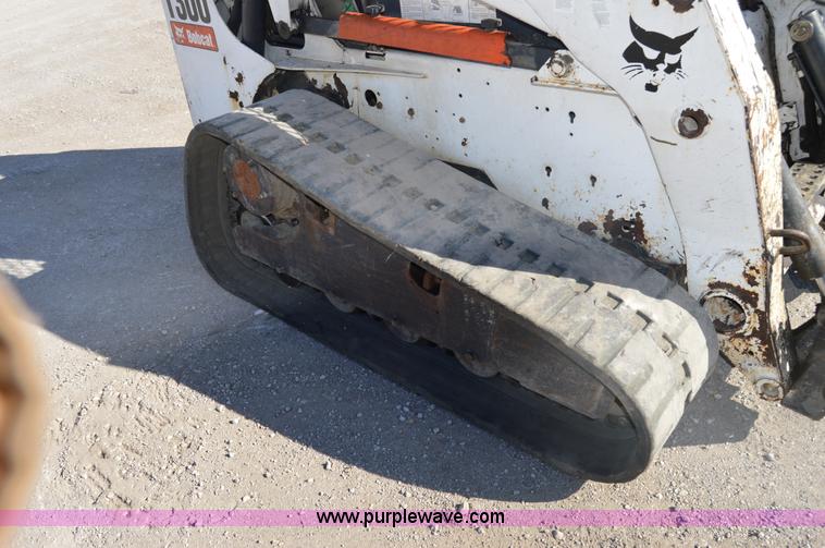image for item I2916 2005 Bobcat T300 skid steer
