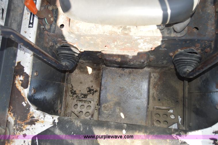 image for item I2916 2005 Bobcat T300 skid steer