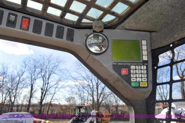 image for item I2916 2005 Bobcat T300 skid steer