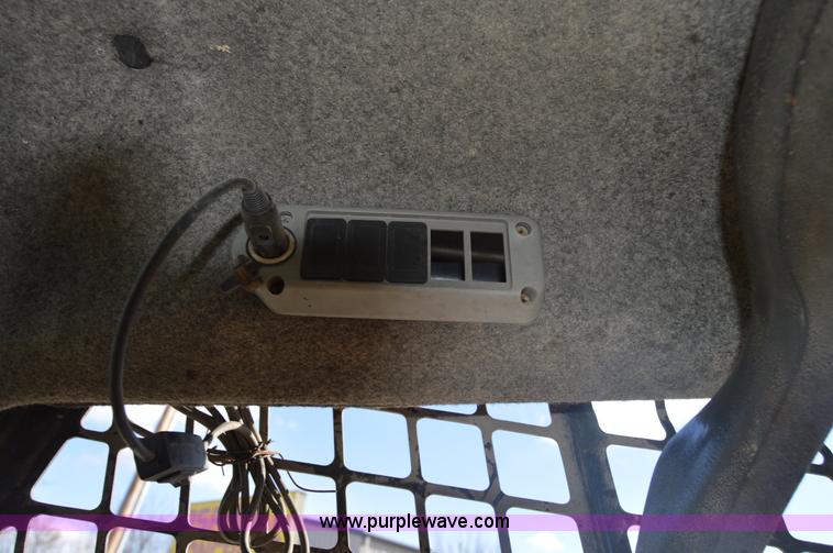 image for item I2916 2005 Bobcat T300 skid steer