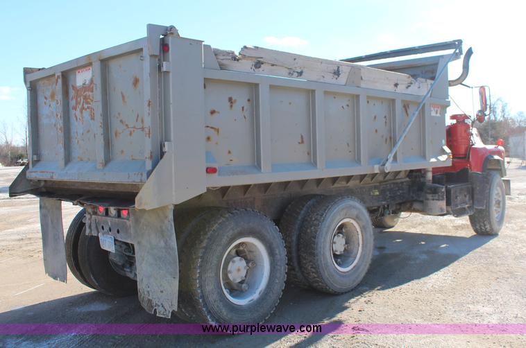 image for item I5982 1987 Mack DM690S dump truck