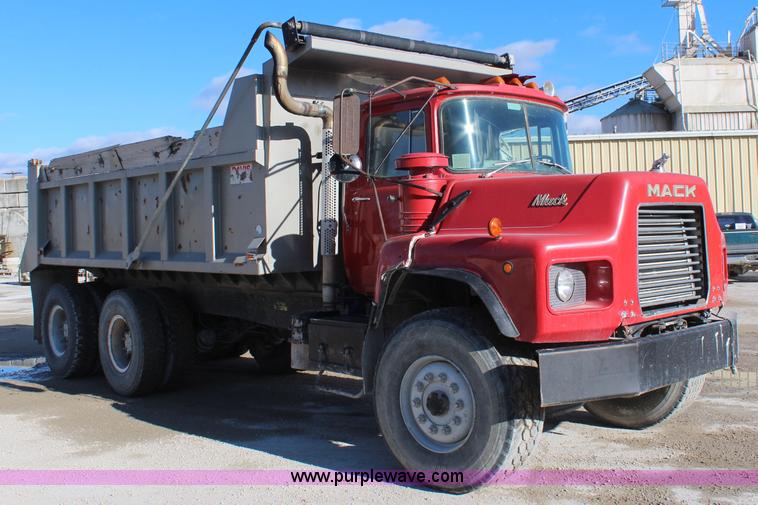 image for item I5982 1987 Mack DM690S dump truck