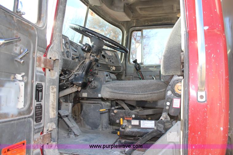 image for item I5982 1987 Mack DM690S dump truck