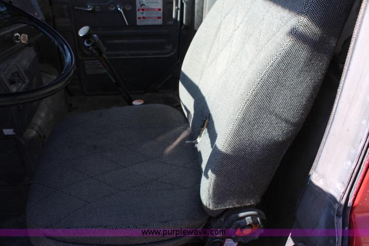 image for item I5982 1987 Mack DM690S dump truck