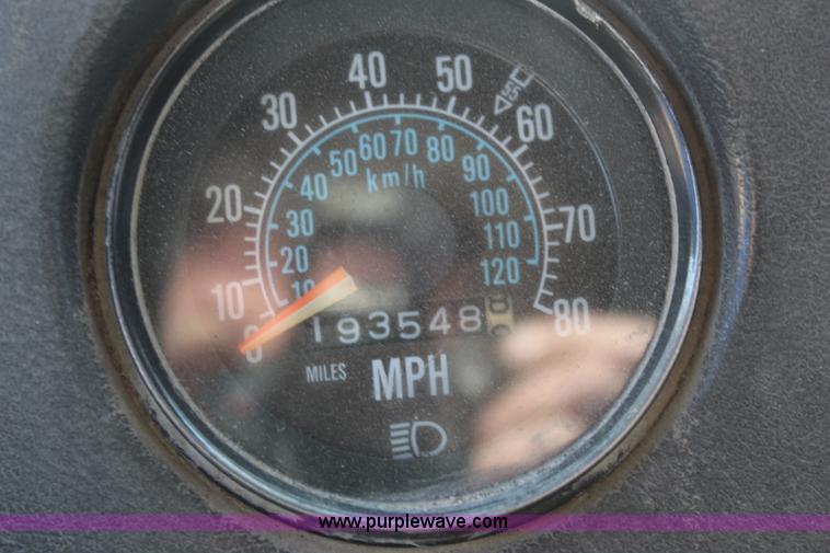 image for item I5982 1987 Mack DM690S dump truck