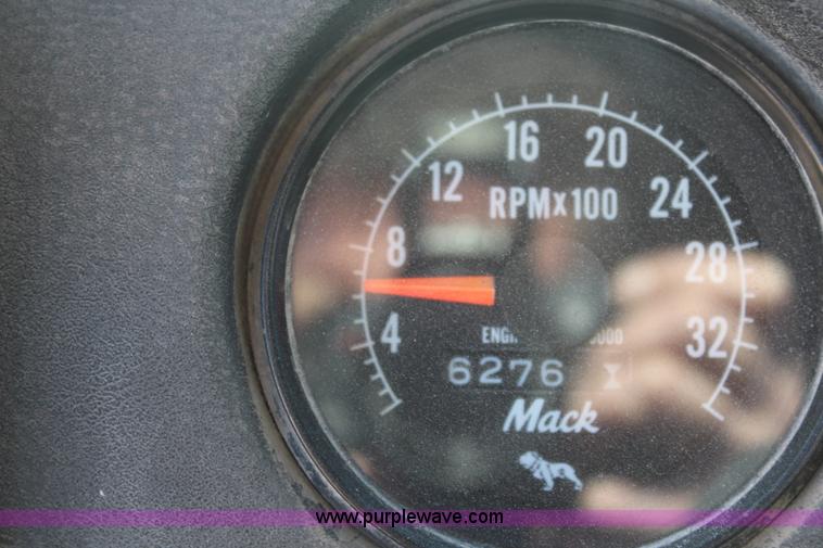 image for item I5982 1987 Mack DM690S dump truck