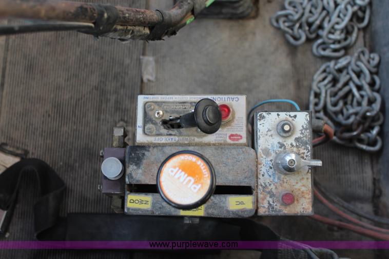 image for item I5982 1987 Mack DM690S dump truck