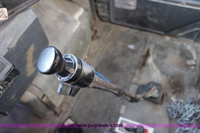 image for item I5982 1987 Mack DM690S dump truck