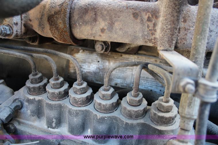 image for item I5982 1987 Mack DM690S dump truck