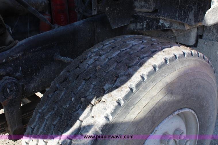 image for item I5982 1987 Mack DM690S dump truck