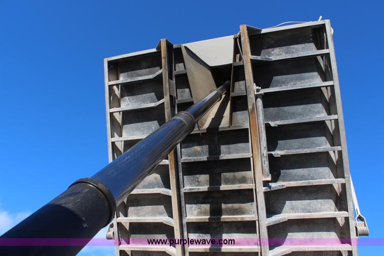 image for item I5982 1987 Mack DM690S dump truck