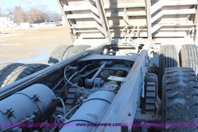 image for item I5982 1987 Mack DM690S dump truck