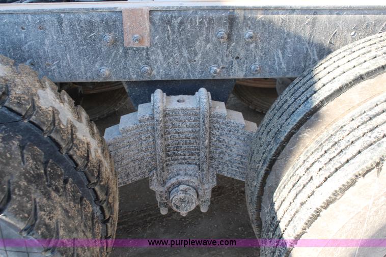 image for item I5982 1987 Mack DM690S dump truck