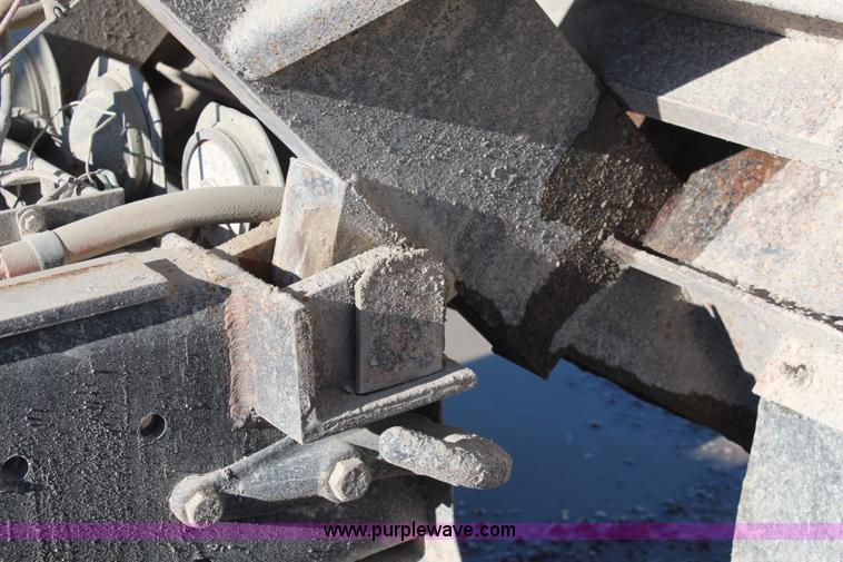 image for item I5982 1987 Mack DM690S dump truck