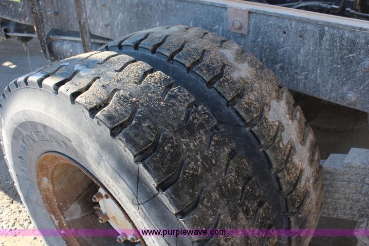 image for item I5982 1987 Mack DM690S dump truck