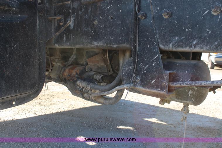 image for item I5982 1987 Mack DM690S dump truck