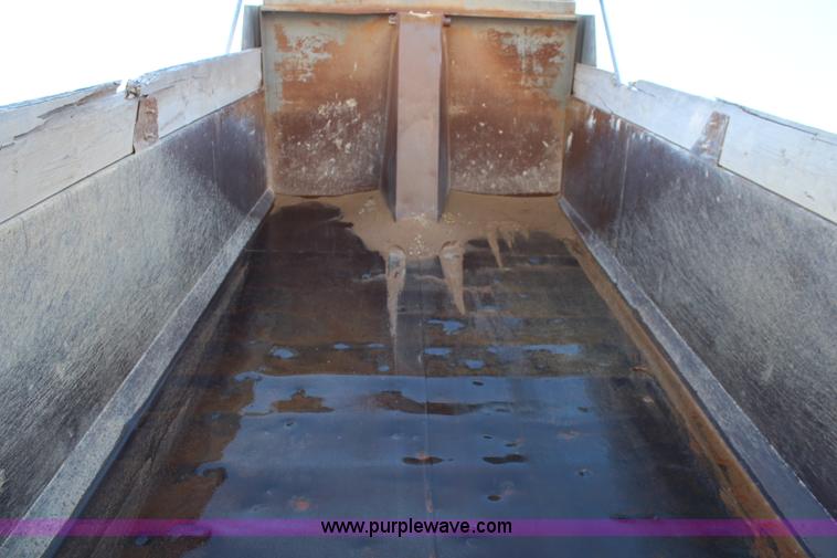 image for item I5982 1987 Mack DM690S dump truck