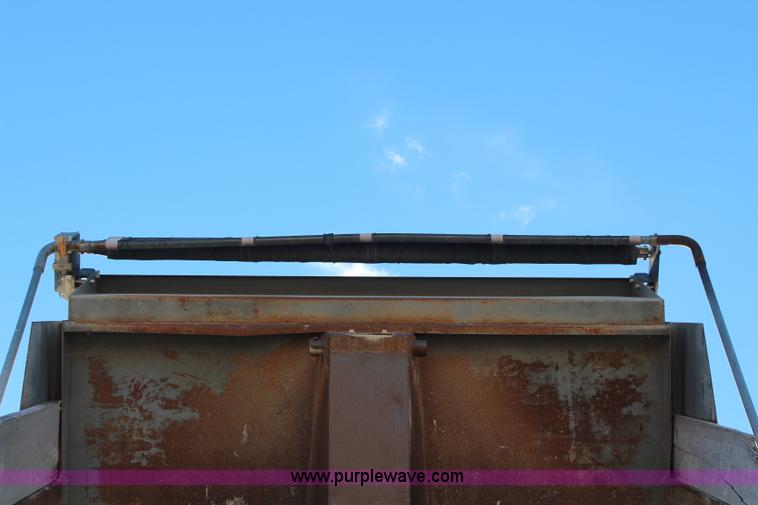 image for item I5982 1987 Mack DM690S dump truck