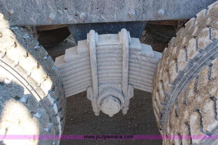 image for item I5982 1987 Mack DM690S dump truck