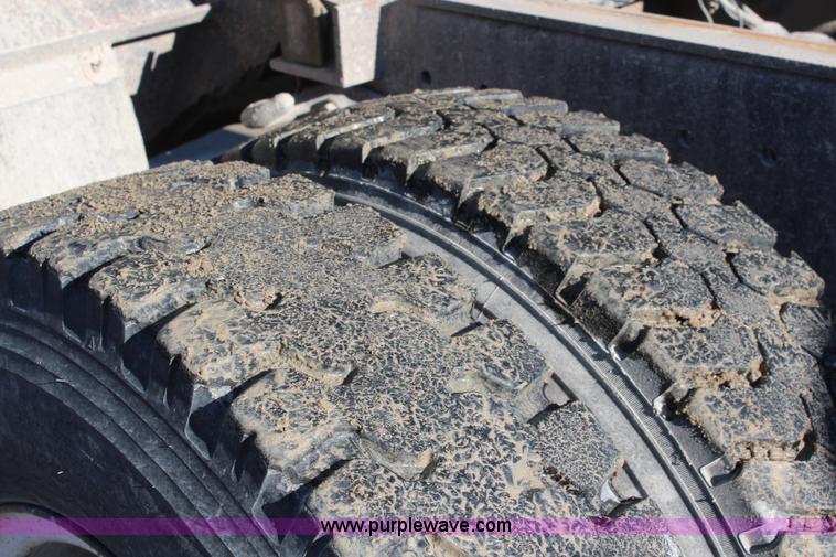 image for item I5982 1987 Mack DM690S dump truck