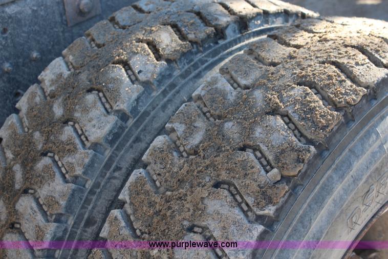 image for item I5982 1987 Mack DM690S dump truck