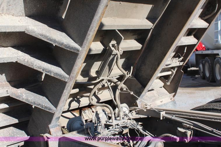 image for item I5982 1987 Mack DM690S dump truck