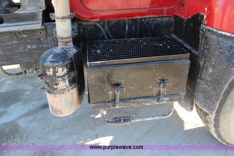 image for item I5982 1987 Mack DM690S dump truck