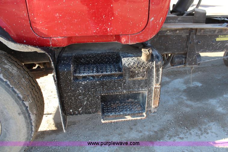 image for item I5982 1987 Mack DM690S dump truck