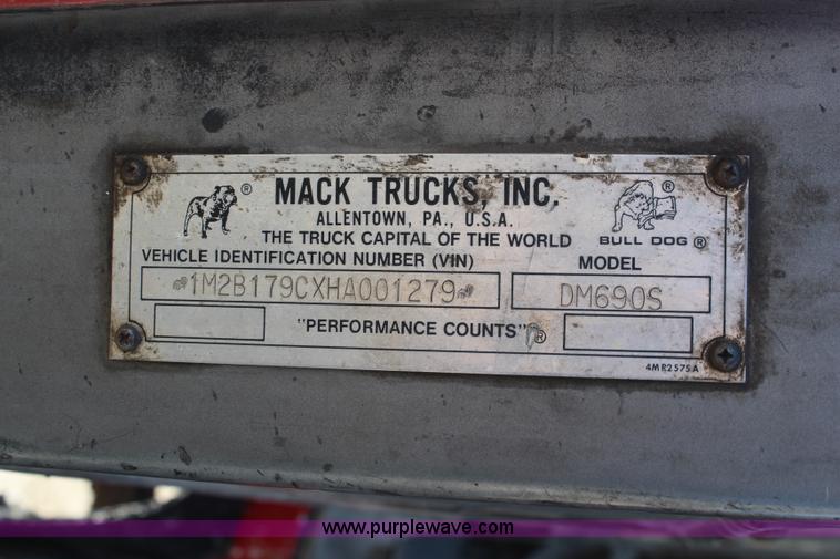 image for item I5982 1987 Mack DM690S dump truck