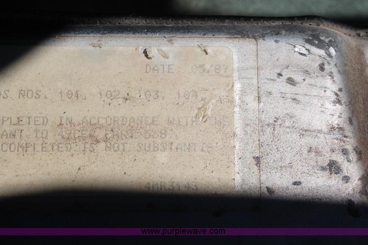 image for item I5982 1987 Mack DM690S dump truck