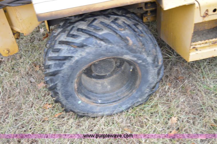 image for item I6925 1995 Vermeer V5750 trencher