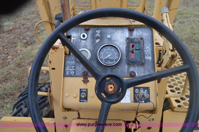 image for item I6925 1995 Vermeer V5750 trencher