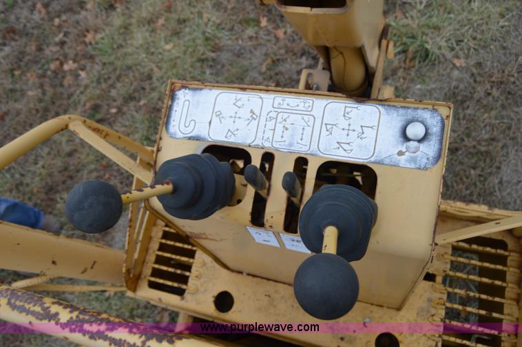 image for item I6925 1995 Vermeer V5750 trencher