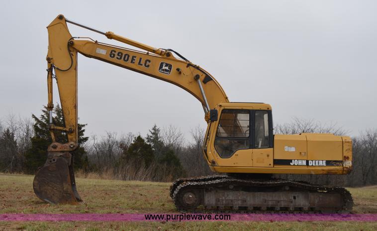 image for item I6928 1993 John Deere 690E LC excavator